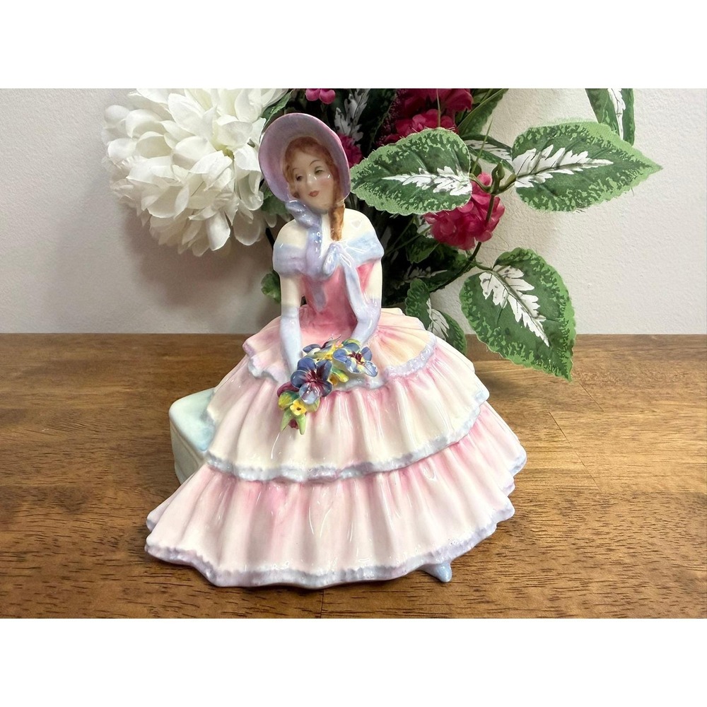 Vintage‎ Royal Doulton Daydreams HN1731 Bone China Figurine England 1935